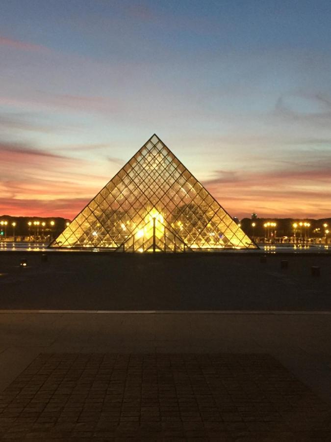 Private Bedrooms Near Eiffel Tower パリ エクステリア 写真