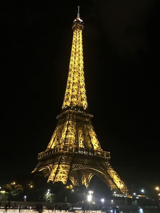 Private Bedrooms Near Eiffel Tower パリ エクステリア 写真