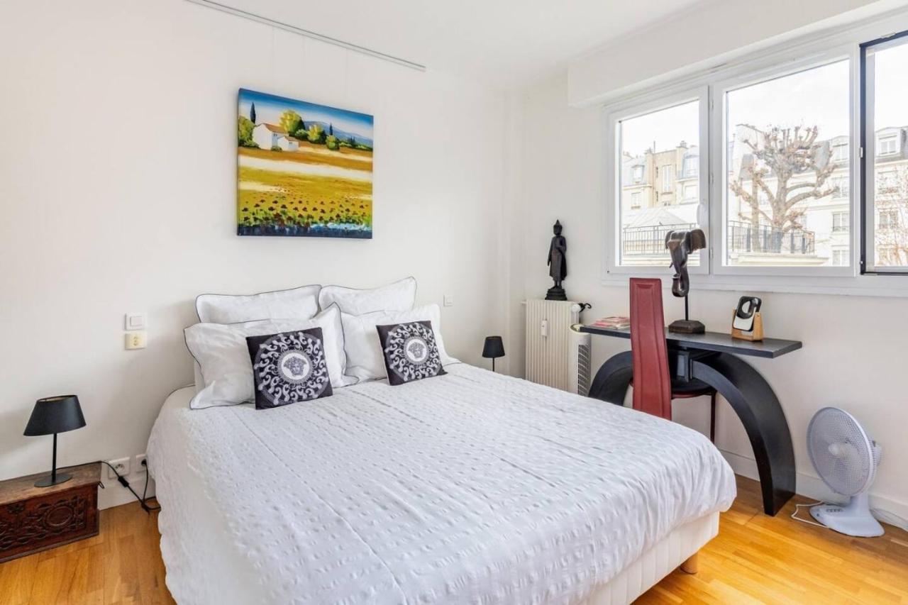 Private Bedrooms Near Eiffel Tower パリ エクステリア 写真